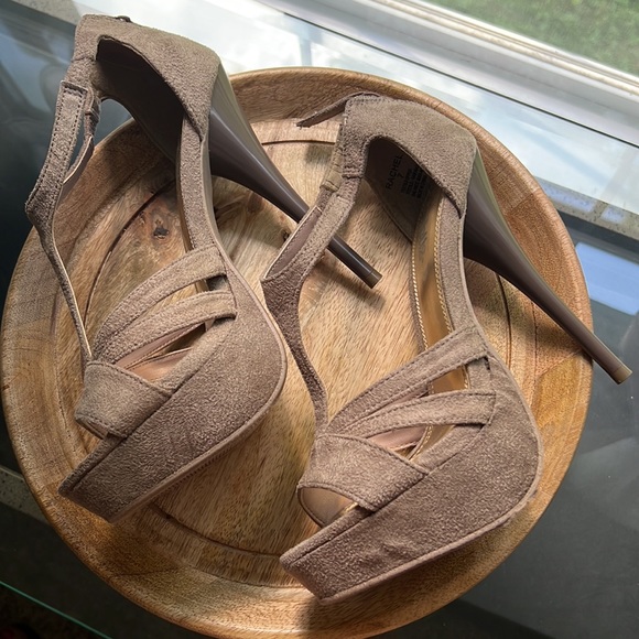 Charlotte Russe Platforms - Size 7 - Picture 3 of 5